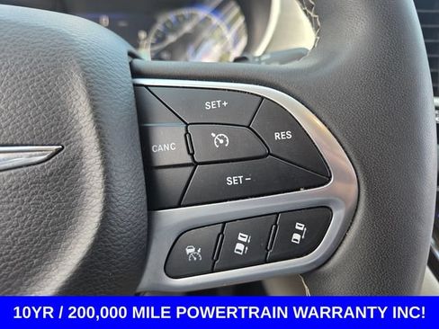 Used 2024 Chrysler Pacifica Touring-L FWD image 21