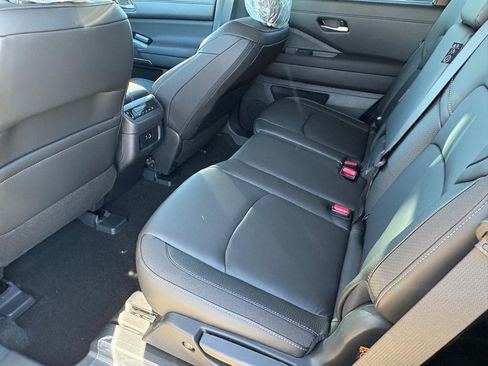 New 2025 Nissan Pathfinder SL image 22