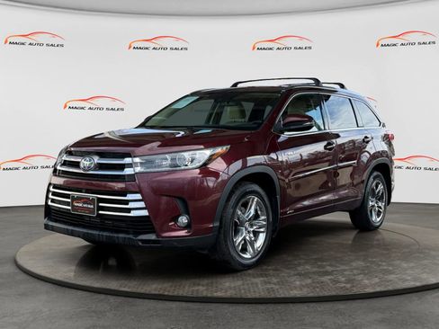 Used 2017 Toyota Highlander Limited Platinum image 1