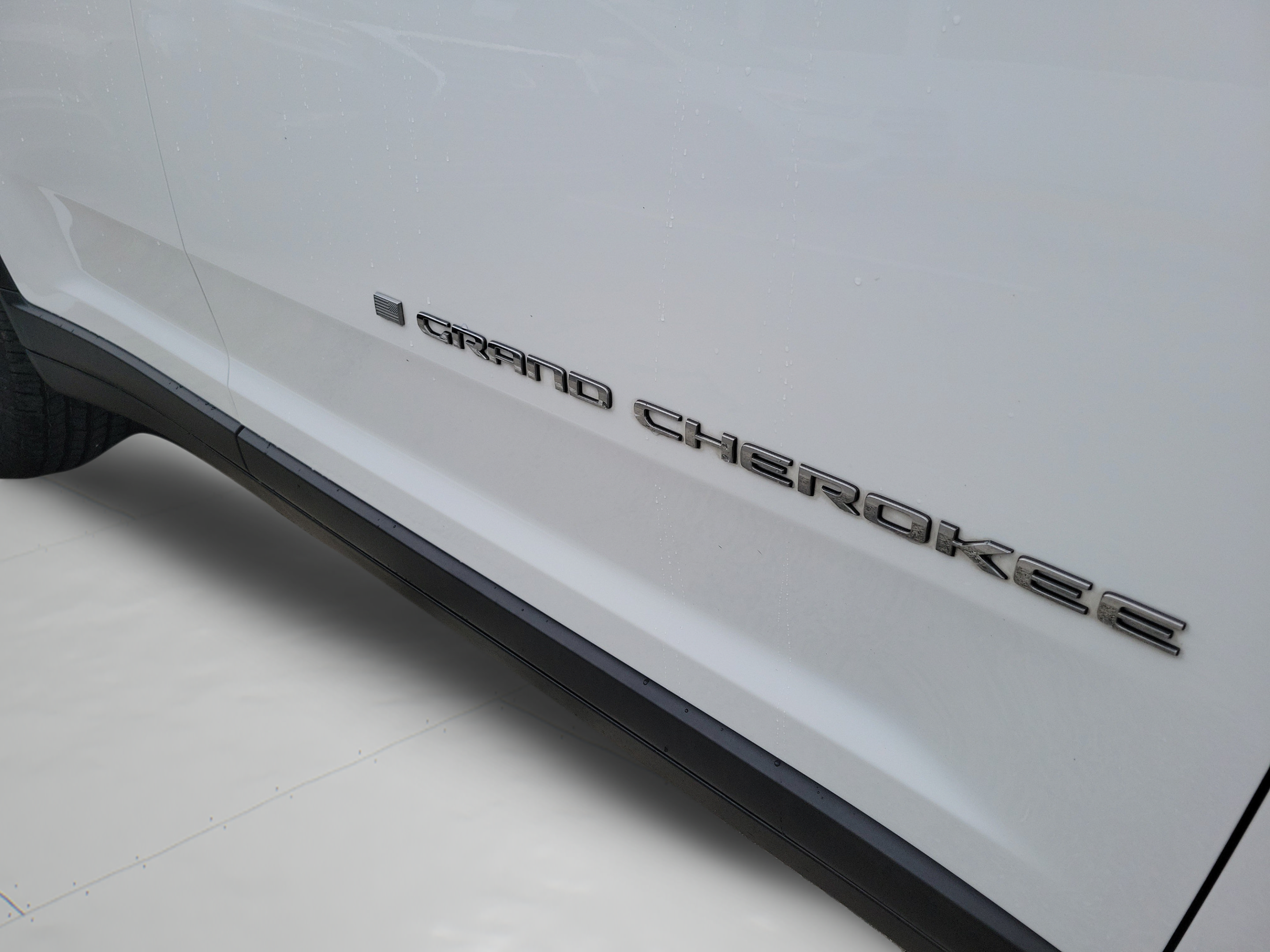 Used 2023 Jeep Grand Cherokee Limited AWD/4WD image 30