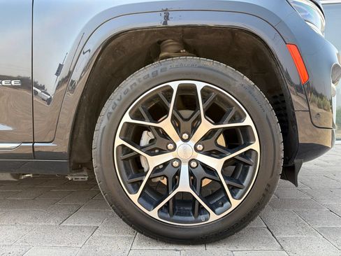 Used 2022 Jeep Grand Cherokee Summit AWD/4WD image 8