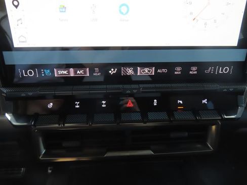Used 2024 GMC Hummer EV 2X w/ Extreme Off-Road Package AWD/4WD image 37