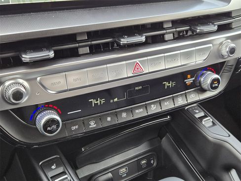 New 2025 Kia Telluride S image 14