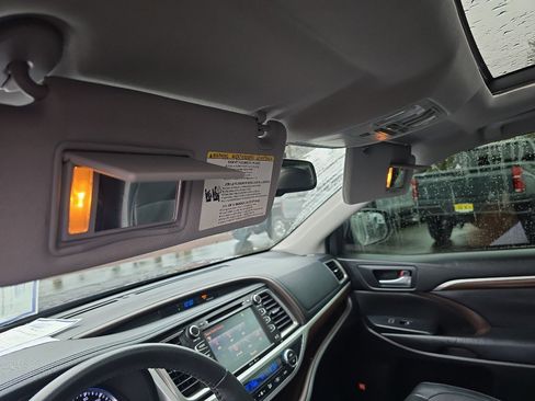 Used 2015 Toyota Highlander Limited Platinum image 14