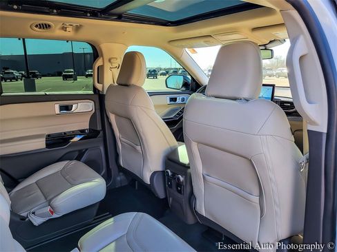 Used 2022 Ford Explorer Platinum image 32