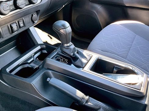 Used 2019 Toyota Tacoma TRD Off-Road image 18