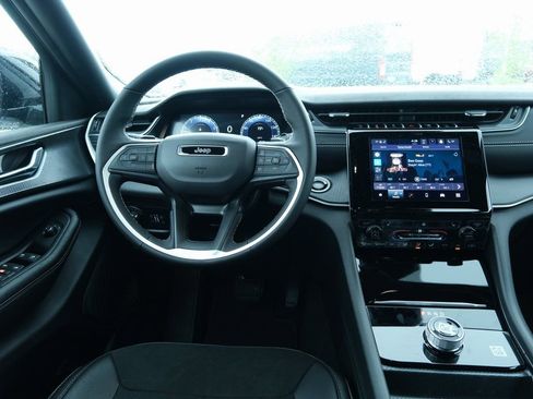 New 2025 Jeep Grand Cherokee L Altitude image 6