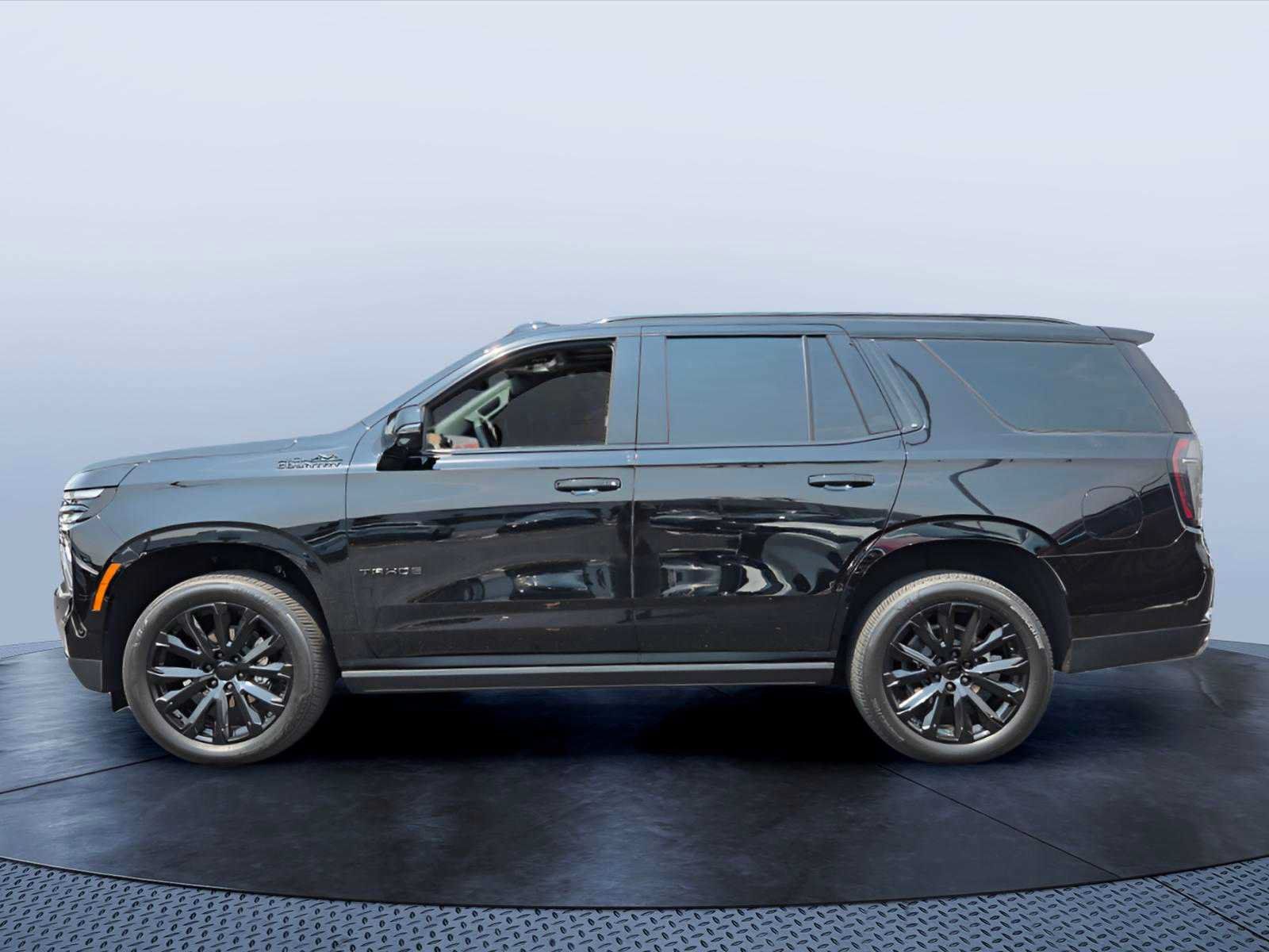 Used 2025 Chevrolet Tahoe High Country AWD/4WD image 3