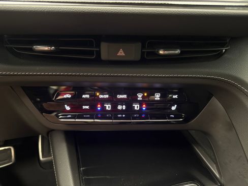 Certified 2022 Buick Envision Essence w/ Sport Touring Package image 39