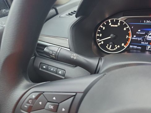 Used 2025 Nissan Altima 2.5 SV FWD image 15