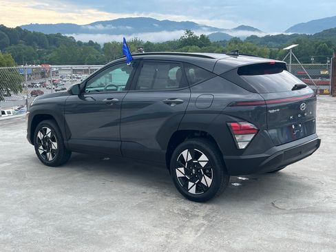 Used 2024 Hyundai Kona SEL AWD/4WD image 4