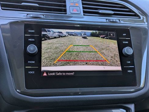 Used 2024 Volkswagen Tiguan SE image 24