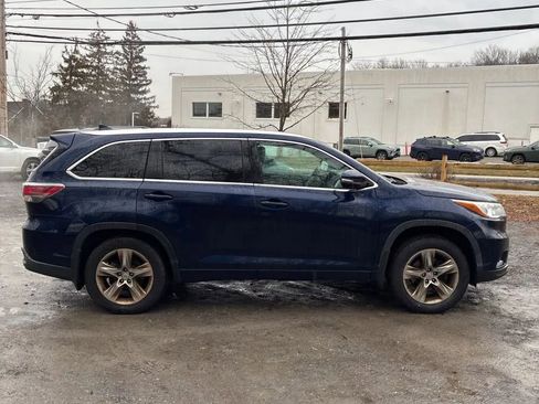 Used 2014 Toyota Highlander Limited w/ Preferred Accessory Package image 8