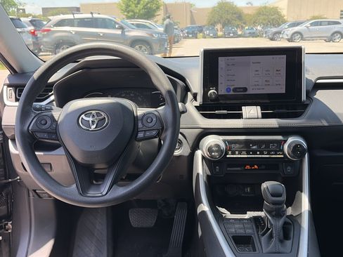 Used 2024 Toyota RAV4 XLE AWD/4WD image 21