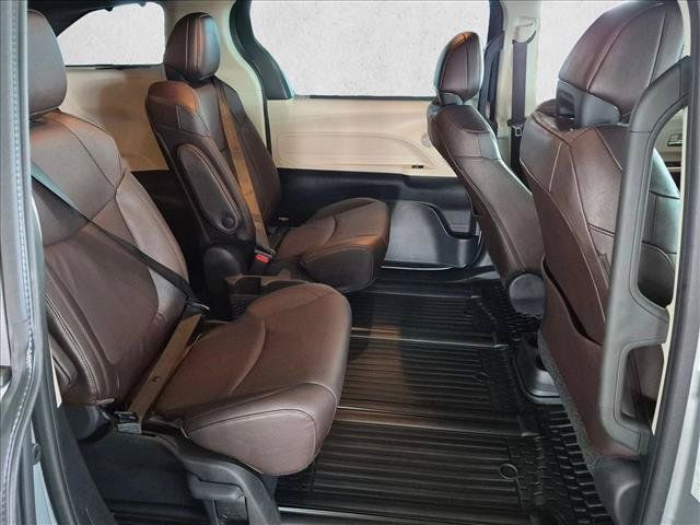 Used 2024 Toyota Sienna Platinum AWD/4WD image 23