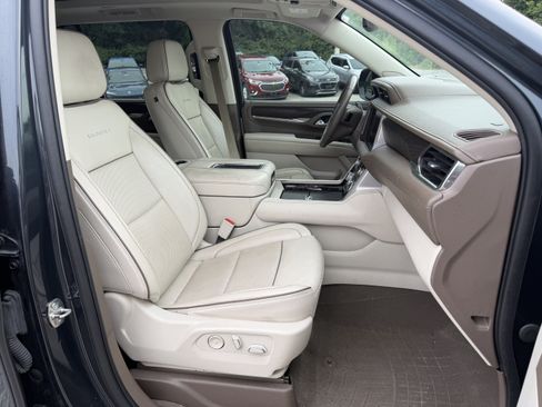 Used 2022 GMC Yukon XL Denali AWD/4WD image 11