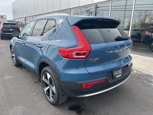 Used 2025 Volvo XC40 B5 Plus AWD/4WD image 3