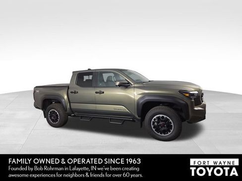 Used 2024 Toyota Tacoma TRD Off-Road w/ TRD Off Road Premium Package AWD/4WD image 5