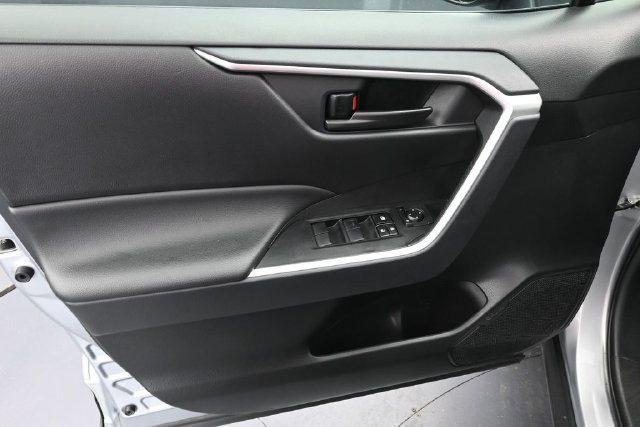 Used 2025 Toyota RAV4 LE AWD/4WD image 25