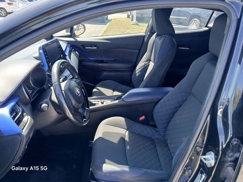 Used 2021 Toyota C-HR XLE image 9