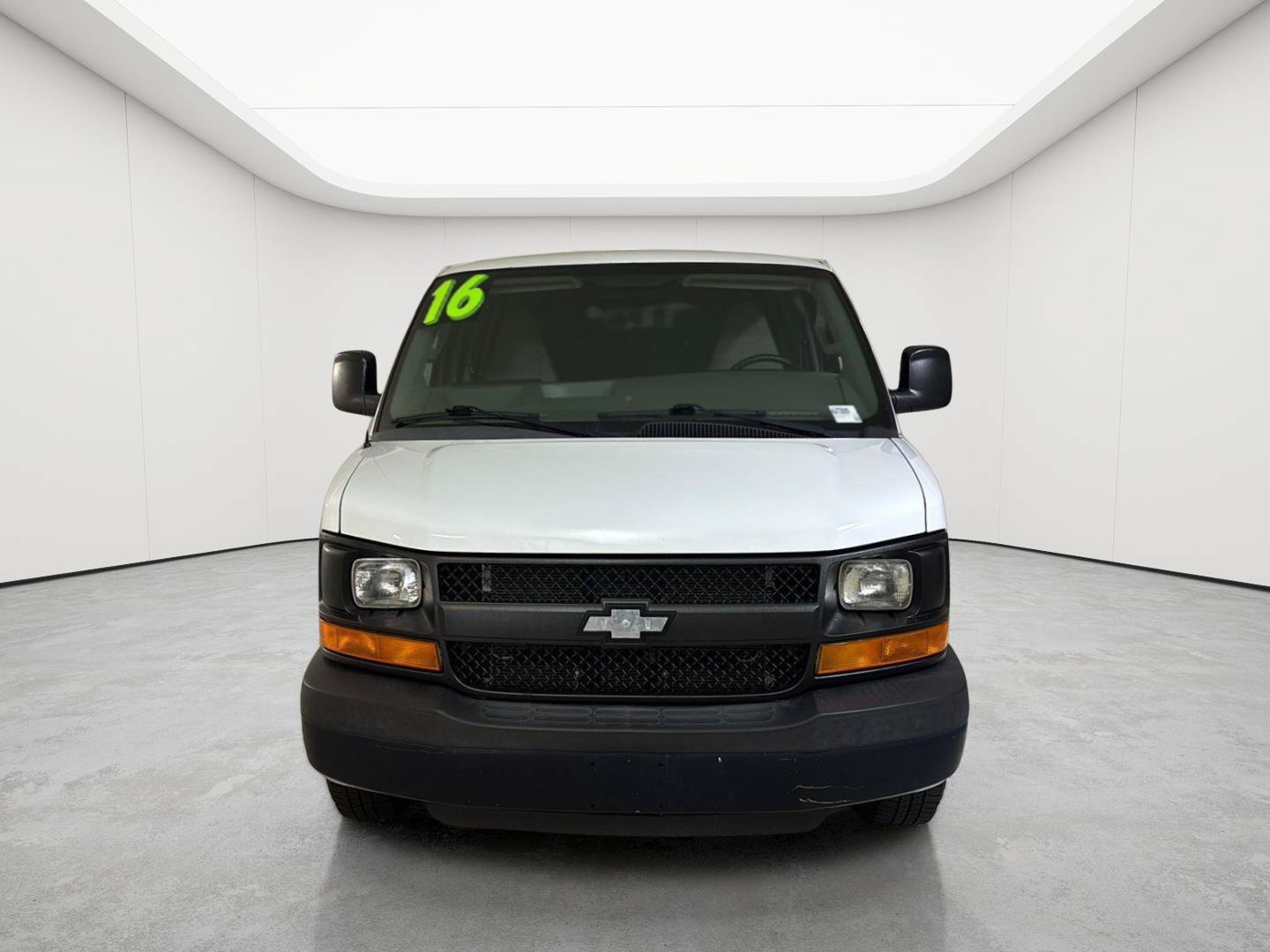 Used 2016 Chevrolet Express 2500 RWD image 2