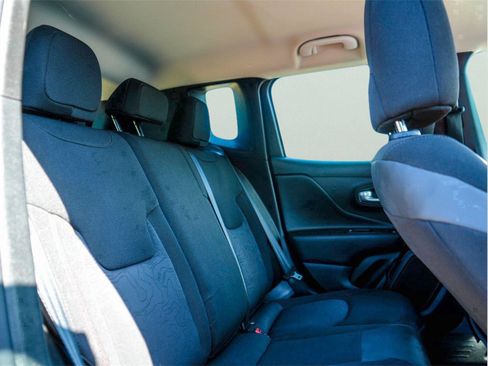 Used 2023 Jeep Renegade Trailhawk AWD/4WD image 7