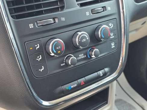 Used 2016 Dodge Grand Caravan SE w/ Quick Order Package 29E SE FWD image 22