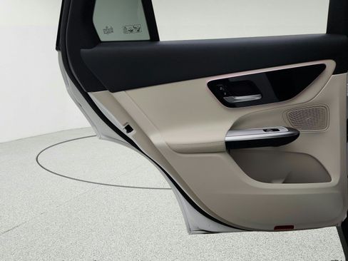 Used 2025 Mercedes-Benz GLC 300 image 25