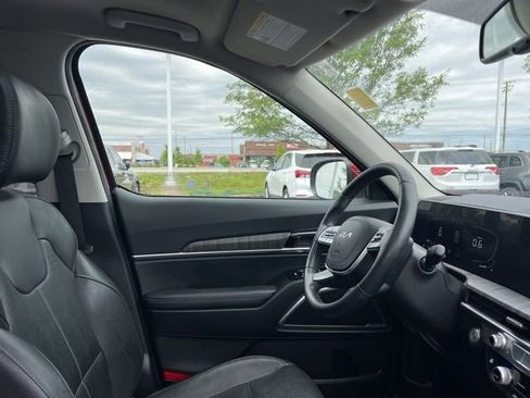 Used 2024 Kia Telluride EX w/ EX Captain's Chair Package AWD/4WD image 40
