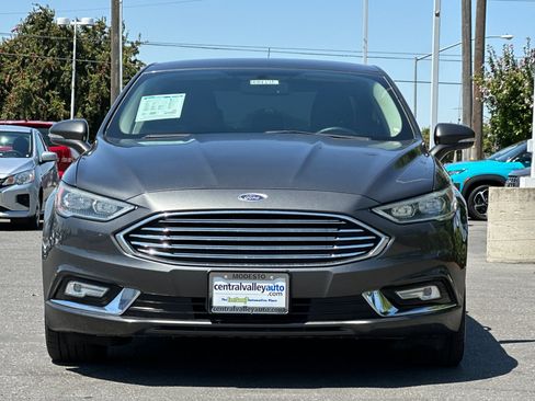Used 2017 Ford Fusion SE FWD image 9