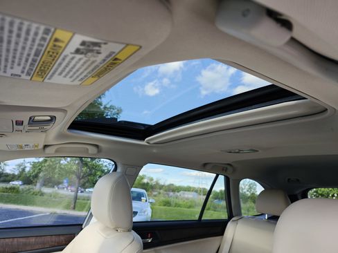 Used 2017 Subaru Outback 2.5i Limited AWD/4WD image 2