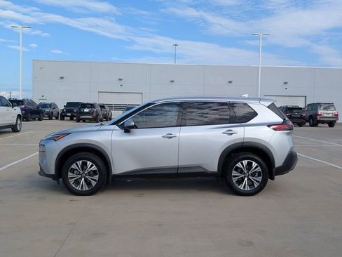 Used 2021 Nissan Rogue SV FWD image 3