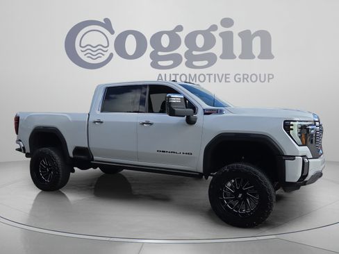 Used 2024 GMC Sierra 2500 Denali w/ Denali Reserve Package AWD/4WD image 7