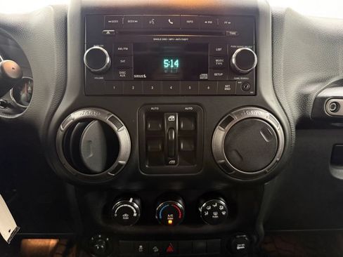 Used 2018 Jeep Wrangler Unlimited Sport S AWD/4WD image 25
