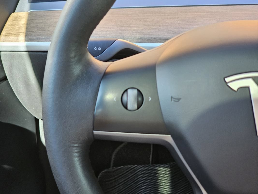 Used 2022 Tesla Model Y Long Range AWD/4WD image 24