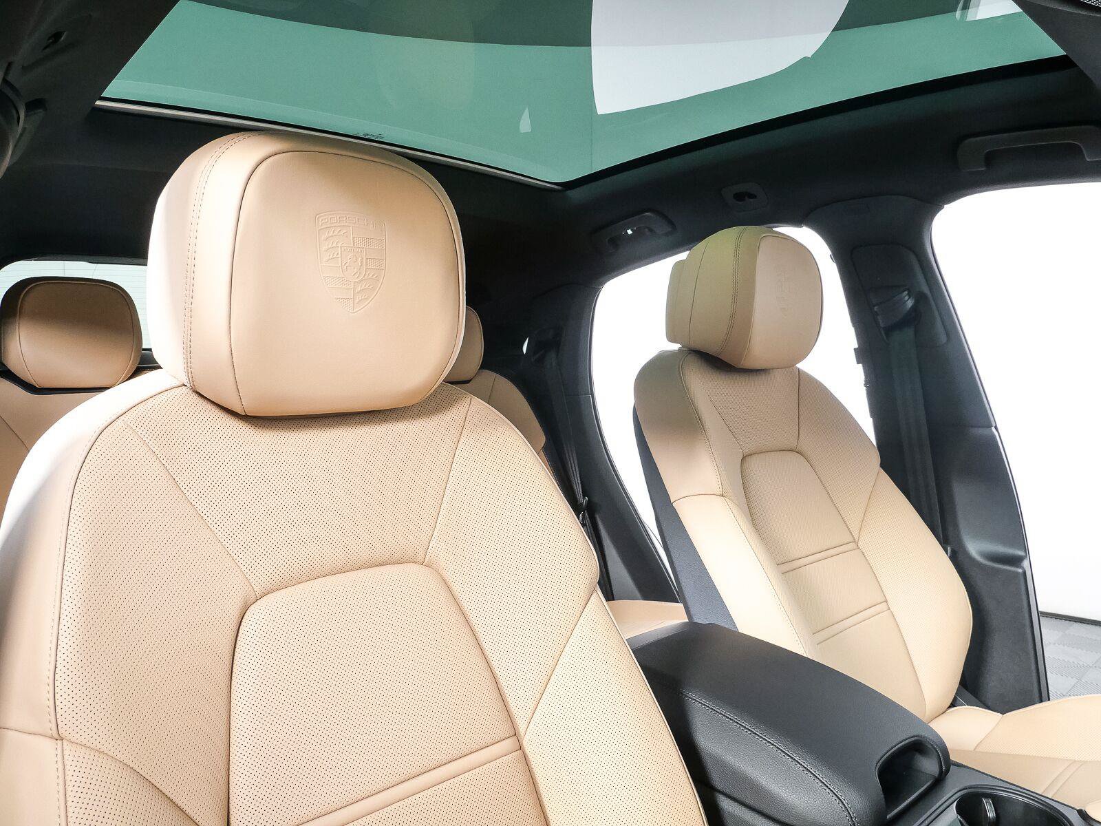 New 2026 Porsche Cayenne Coupe AWD/4WD image 25