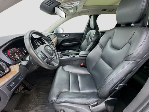 Used 2019 Volvo XC60 T5 Momentum w/ Premium Package AWD/4WD image 13