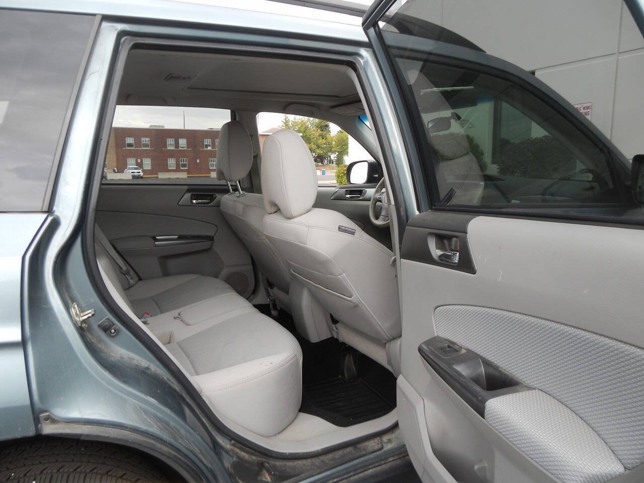 Used 2013 Subaru Forester 2.5X Premium w/ All-Weather Pkg AWD/4WD image 31