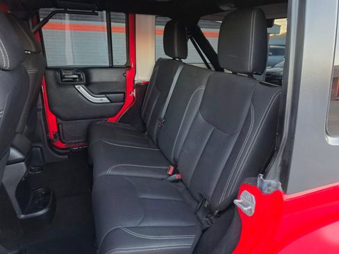 Used 2018 Jeep Wrangler Unlimited Sahara AWD/4WD image 18