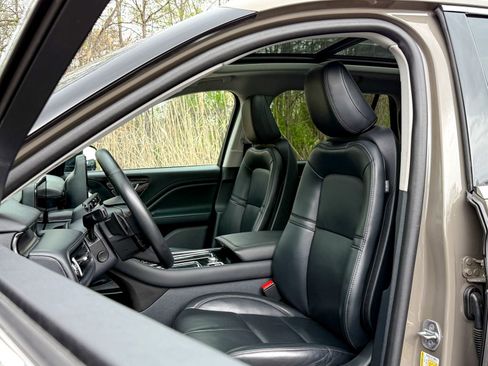 Used 2025 Lincoln Aviator AWD w/ Equipment Group 101A image 17