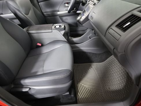 Used 2014 Toyota Prius V Three image 26