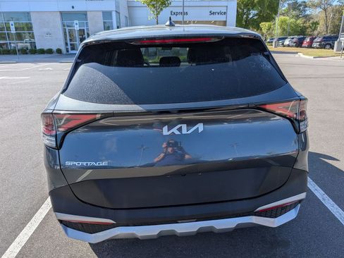 Used 2024 Kia Sportage EX image 3