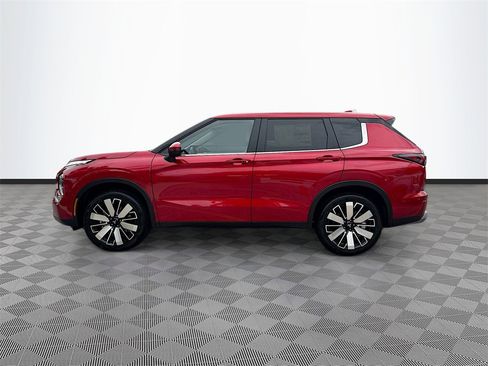 New 2025 Mitsubishi Outlander SE image 8