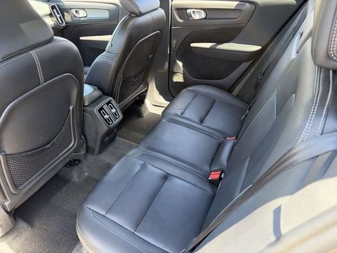Used 2019 Volvo XC40 T4 Inscription FWD image 17