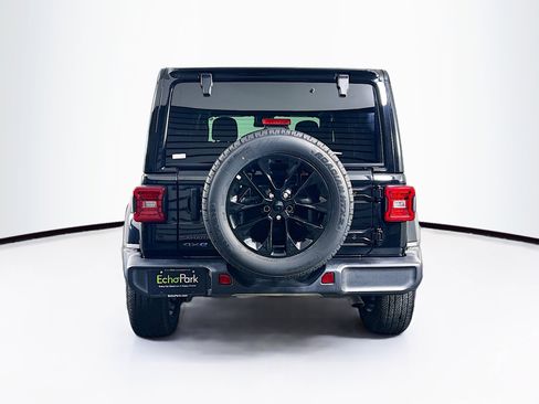 Used 2025 Jeep Wrangler Sahara image 7