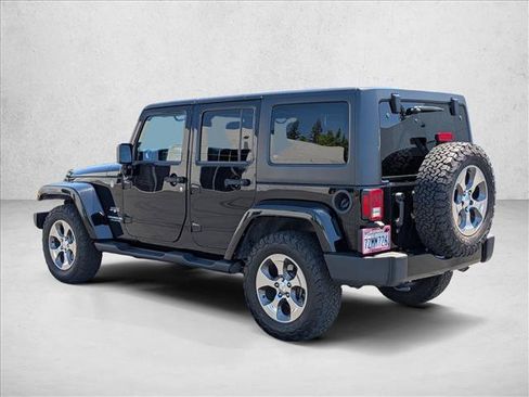 Used 2017 Jeep Wrangler Unlimited Sahara AWD/4WD image 8