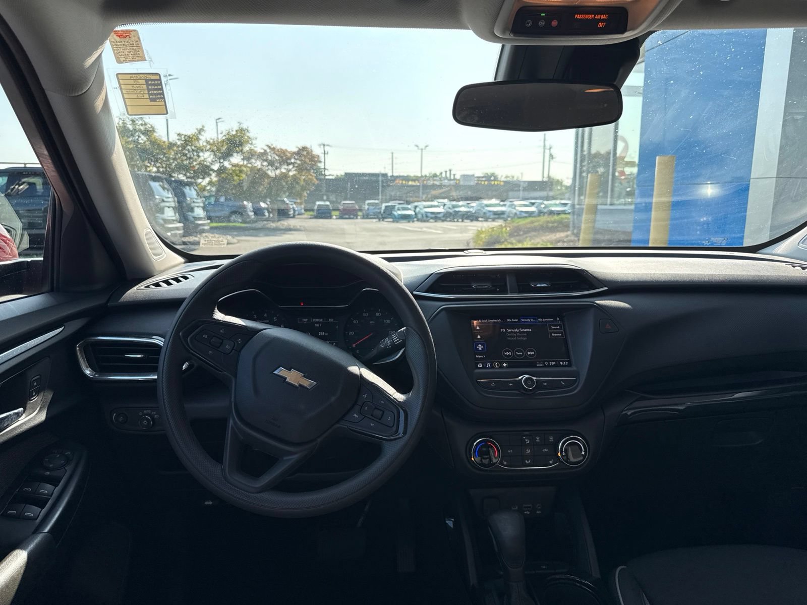 Used 2023 Chevrolet TrailBlazer LT FWD image 2