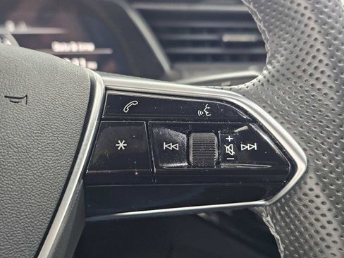 Used 2022 Audi e-tron S Prestige image 29