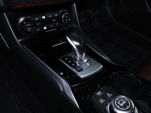 Used 2018 INFINITI QX30 Premium w/ Navigation Package image 28