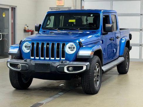Used 2020 Jeep Gladiator Overland AWD/4WD image 3